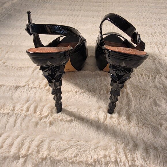 Shoes - Picture 4 of 7